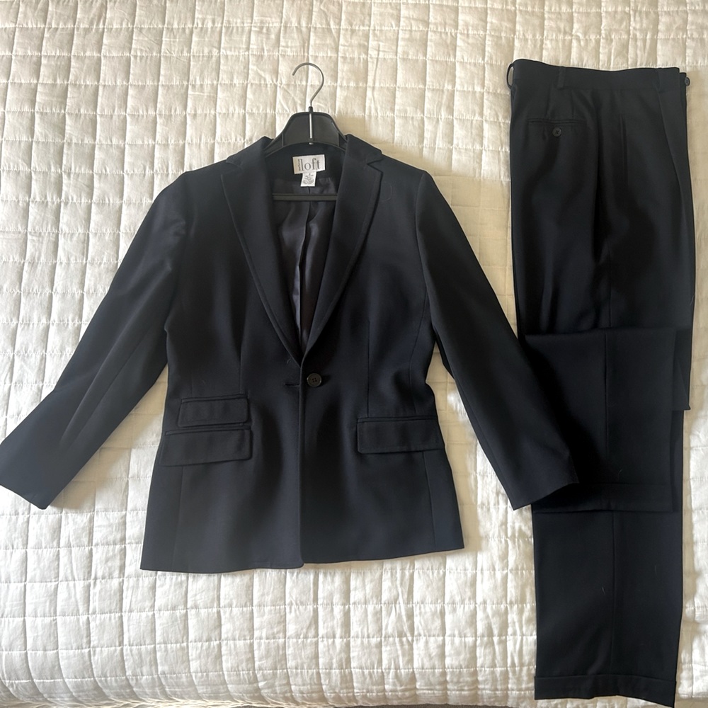 Ann Taylor Loft suit 6P